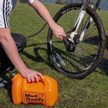 Load image into Gallery viewer, MUD DADDY® 5 LITRE ORIGINAL PORTABLE WASHING DEVICE